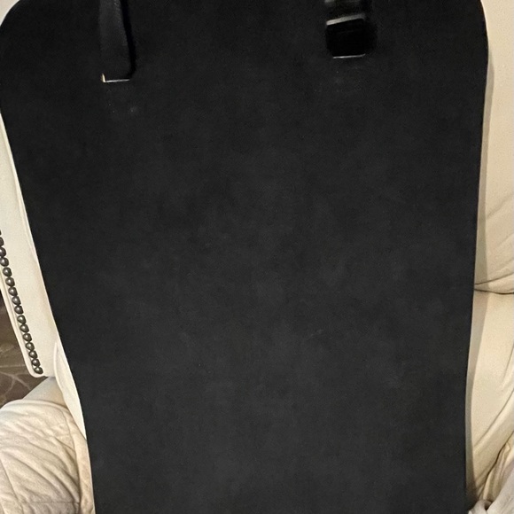 Jaguar , rear seat organizer, leather w/ white stitch detail - Picture 5 of 7